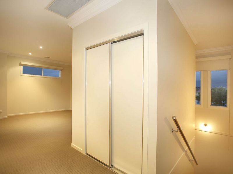 4/16-20 Cormorant Parade, Pakenham VIC 3810