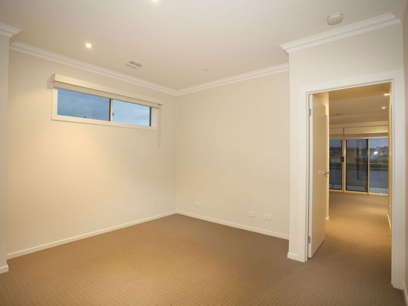 4/16-20 Cormorant Parade, Pakenham VIC 3810