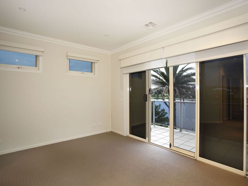 4/16-20 Cormorant Parade, Pakenham VIC 3810