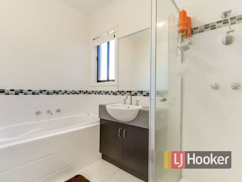 16/103 Army Road, Pakenham VIC 3810