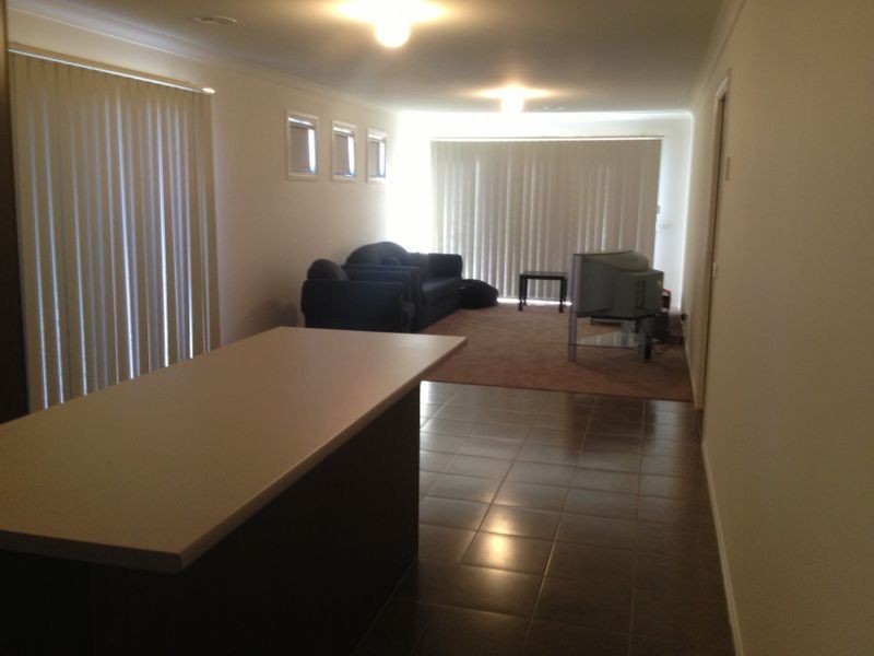 14 McClenaghan Place, Pakenham VIC 3810