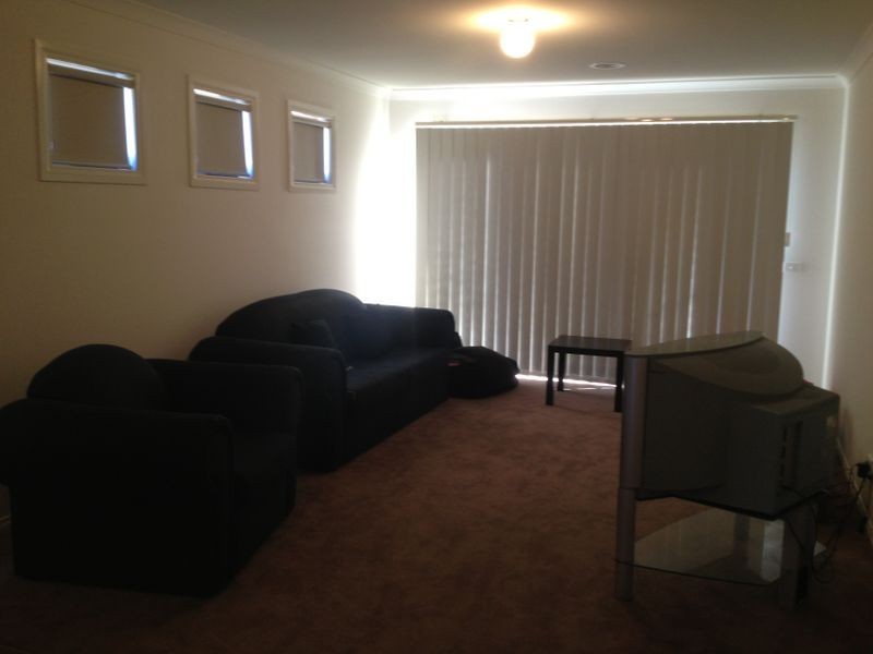 14 McClenaghan Place, Pakenham VIC 3810