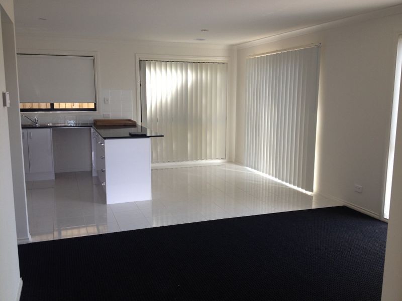 4/4 McClenaghan Place, Pakenham VIC 3810