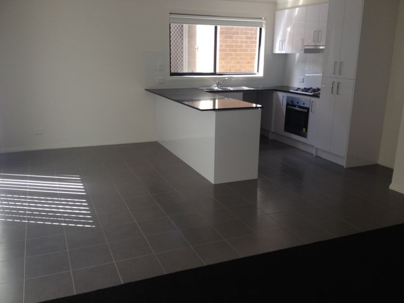 2/4 McClenaghan Place, Pakenham VIC 3810