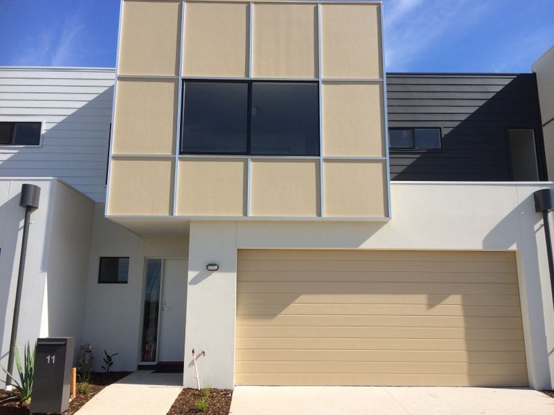 11 Hammond Crescent, Officer VIC 3809