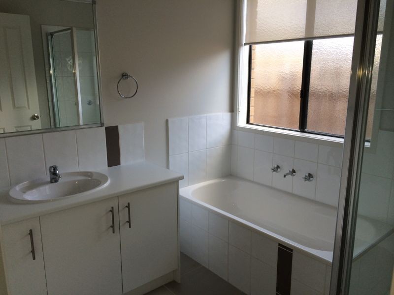 67 Henry Road, Pakenham VIC 3810