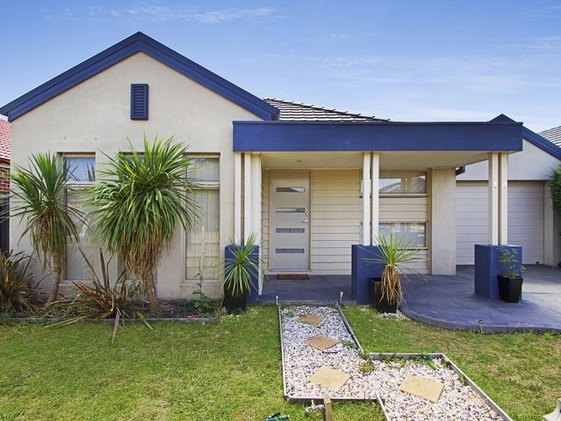 14 Fairchild Place, Pakenham VIC 3810