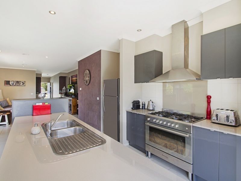 14 Fairchild Place, Pakenham VIC 3810