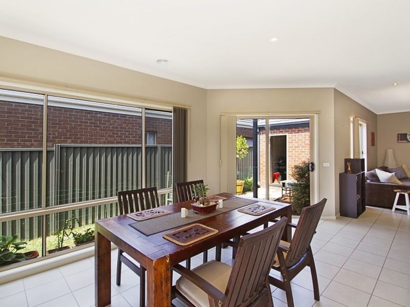 14 Fairchild Place, Pakenham VIC 3810