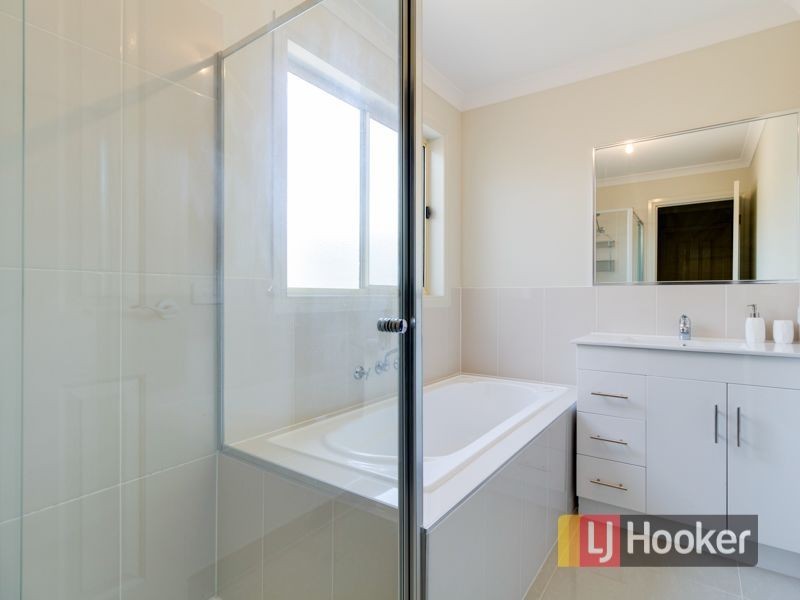 11 Doonie Way, Pakenham VIC 3810