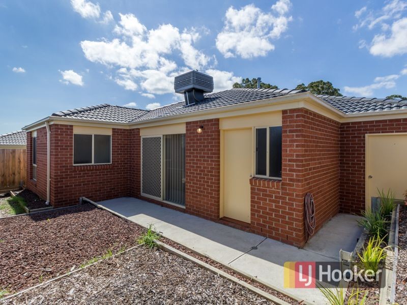11 Doonie Way, Pakenham VIC 3810