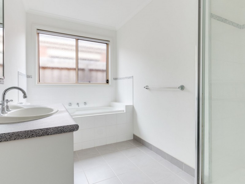 3/13 Red Cherry Court, Pakenham VIC 3810