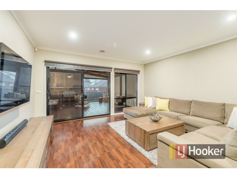 8 Perry Court, Pakenham VIC 3810