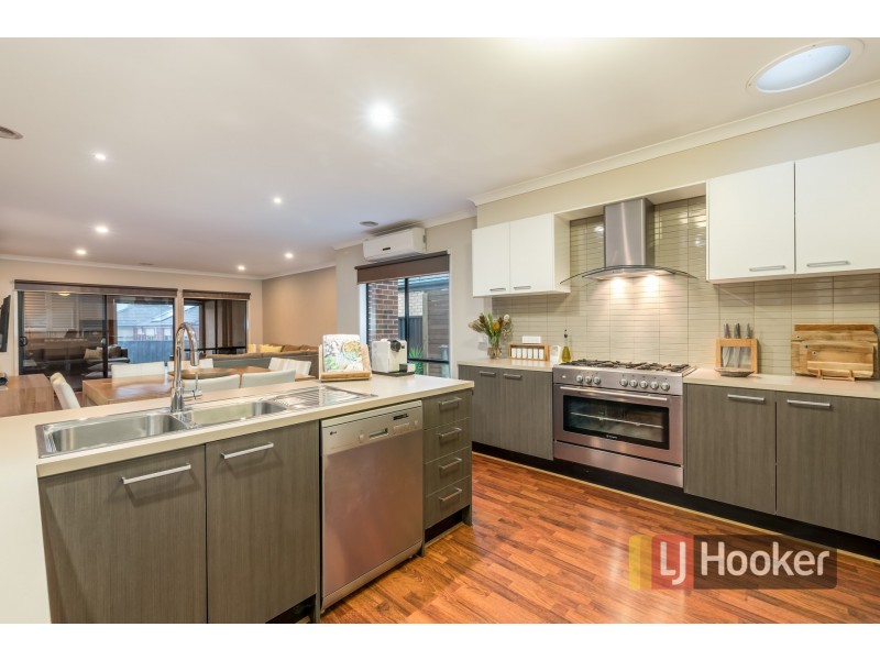 8 Perry Court, Pakenham VIC 3810