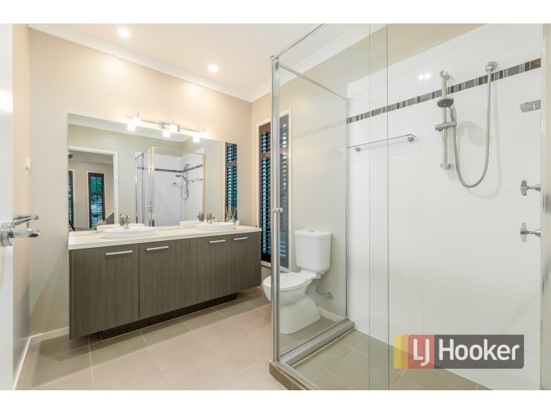 8 Perry Court, Pakenham VIC 3810