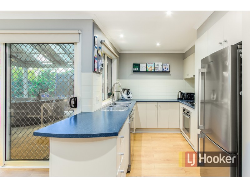 44 Scarlet Crescent, Pakenham VIC 3810