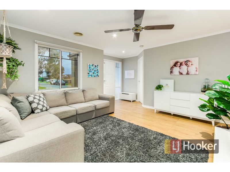 44 Scarlet Crescent, Pakenham VIC 3810