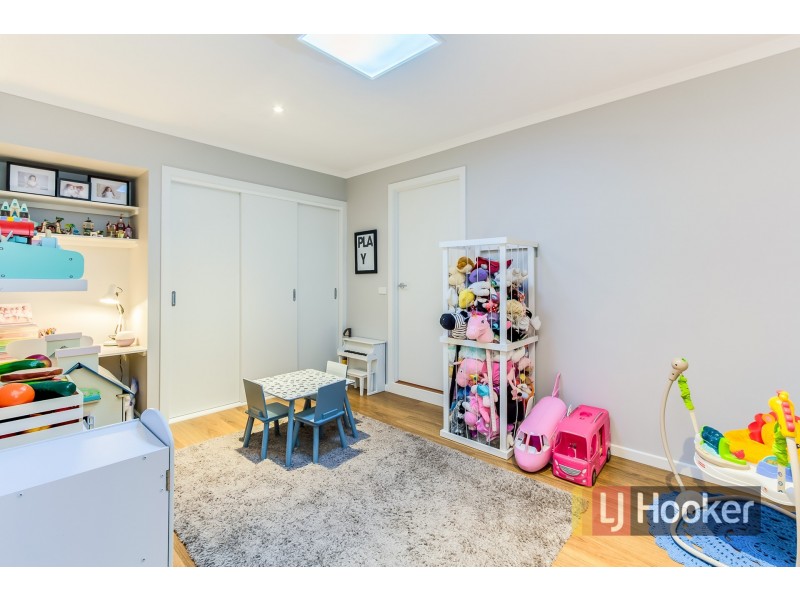 44 Scarlet Crescent, Pakenham VIC 3810