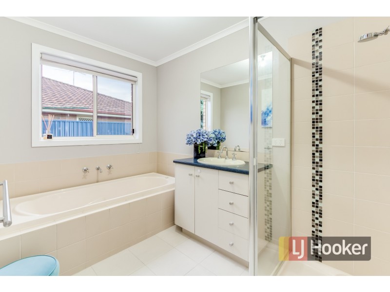 44 Scarlet Crescent, Pakenham VIC 3810
