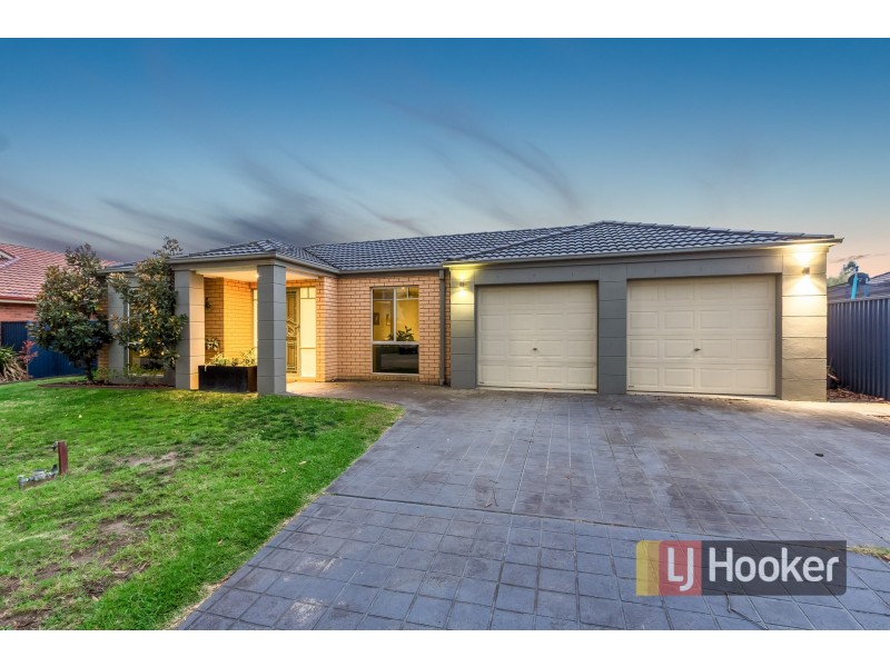 44 Scarlet Crescent, Pakenham VIC 3810