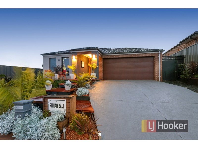13 Albert Circuit, Pakenham VIC 3810