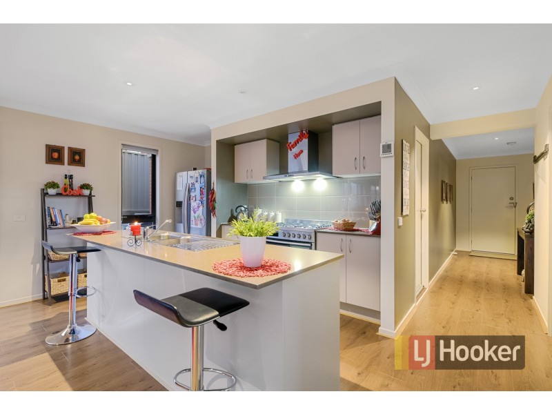 13 Albert Circuit, Pakenham VIC 3810