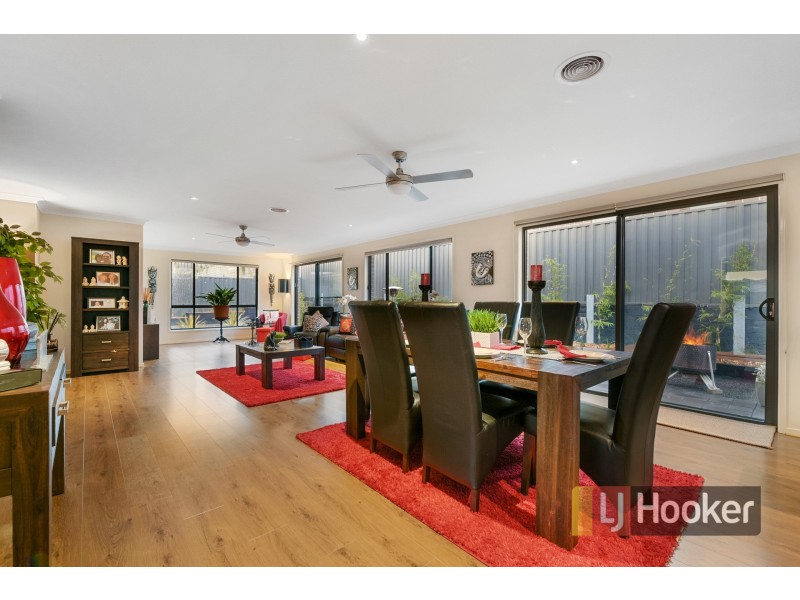 13 Albert Circuit, Pakenham VIC 3810