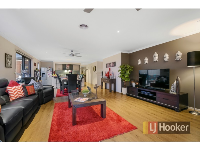 13 Albert Circuit, Pakenham VIC 3810