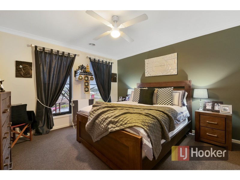 13 Albert Circuit, Pakenham VIC 3810