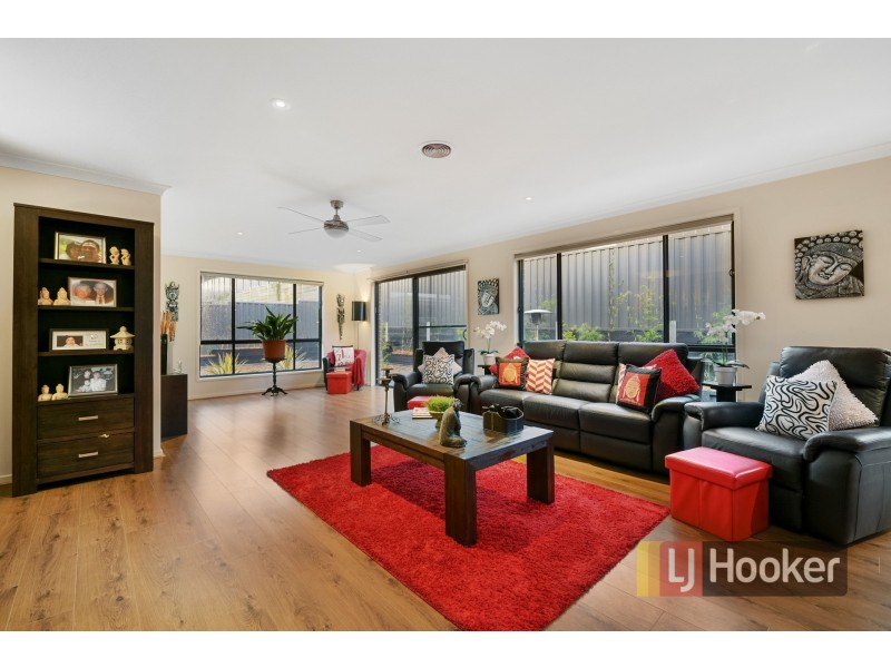 13 Albert Circuit, Pakenham VIC 3810