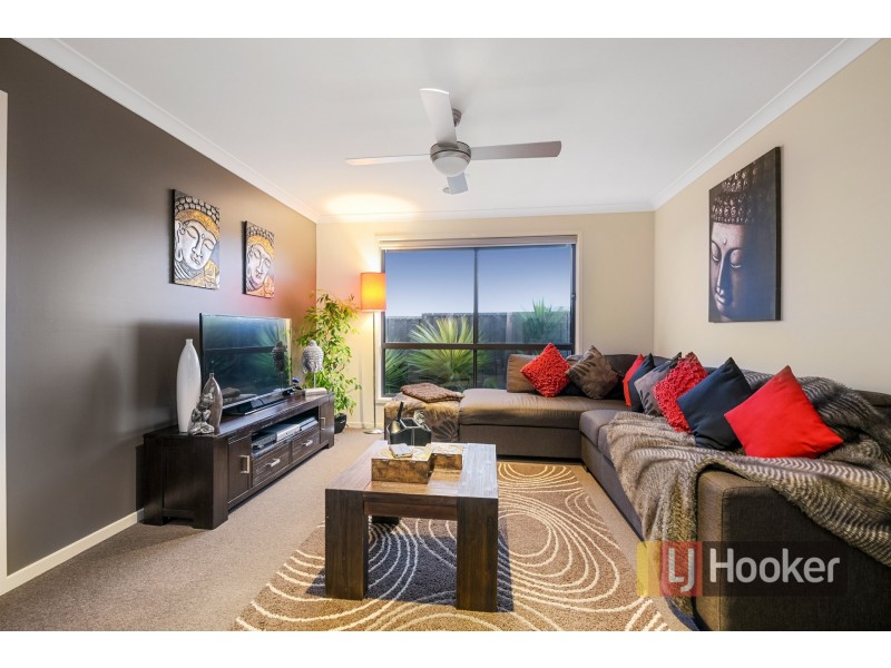 13 Albert Circuit, Pakenham VIC 3810