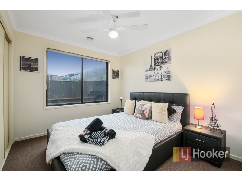 13 Albert Circuit, Pakenham VIC 3810