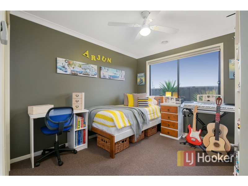 13 Albert Circuit, Pakenham VIC 3810