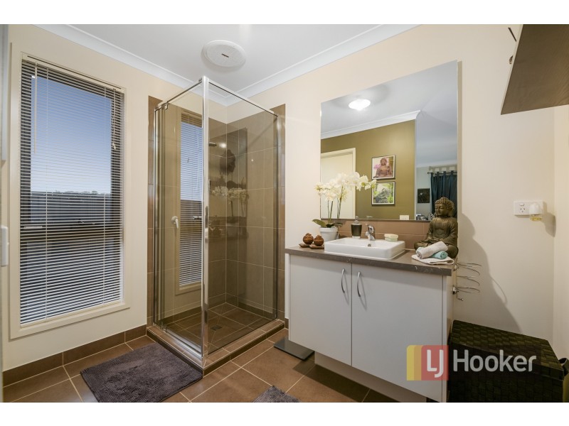 13 Albert Circuit, Pakenham VIC 3810