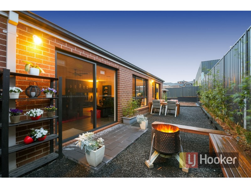 13 Albert Circuit, Pakenham VIC 3810