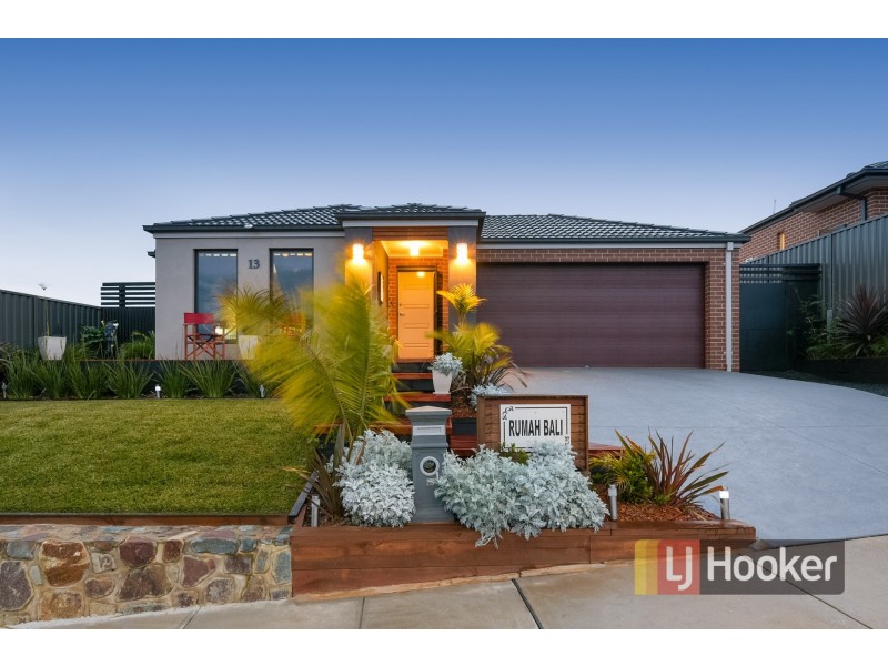 13 Albert Circuit, Pakenham VIC 3810