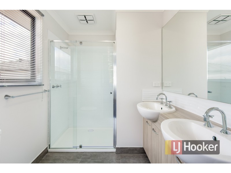 18 Nolan Crescent, Officer VIC 3809