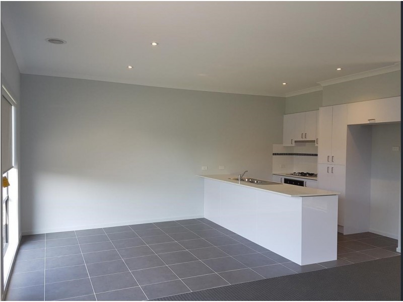 4 Grandvue Parade, Pakenham VIC 3810
