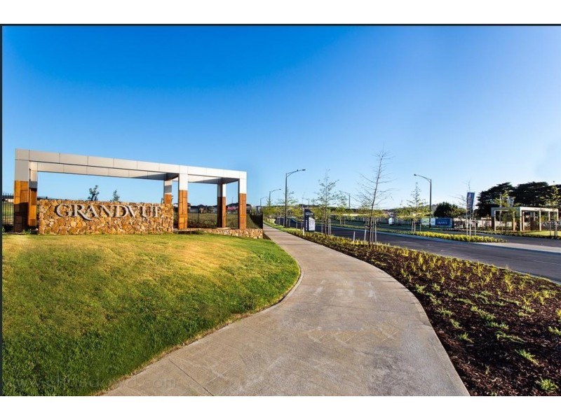 4 Grandvue Parade, Pakenham VIC 3810