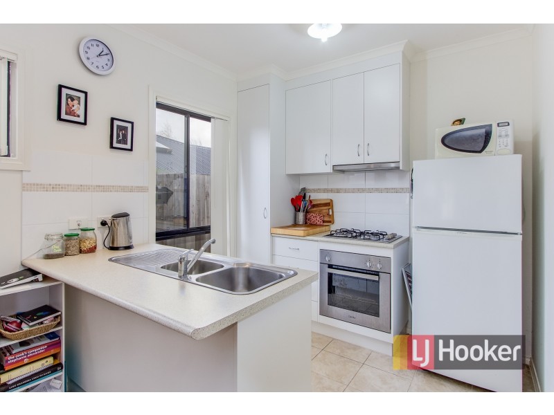 8/103 Army Road, Pakenham VIC 3810