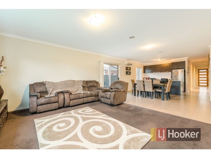 10 Persimmon Lane, Pakenham VIC 3810