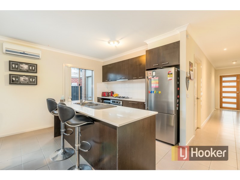 10 Persimmon Lane, Pakenham VIC 3810