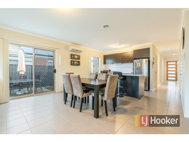 10 Persimmon Lane, Pakenham VIC 3810