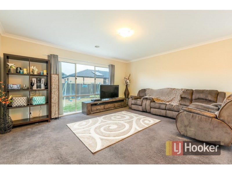 10 Persimmon Lane, Pakenham VIC 3810