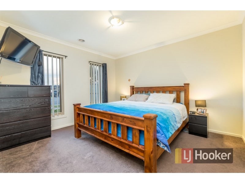 10 Persimmon Lane, Pakenham VIC 3810