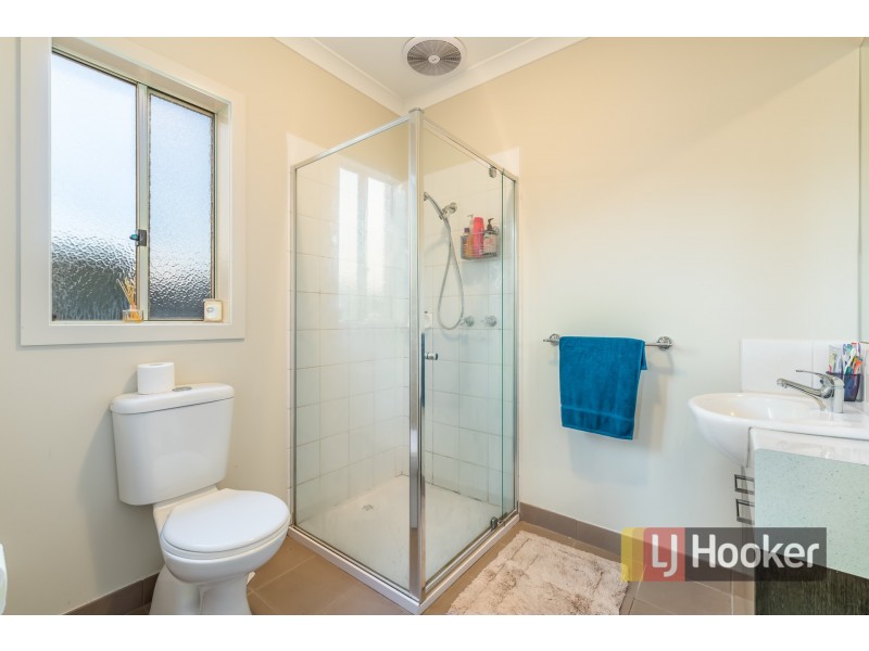 10 Persimmon Lane, Pakenham VIC 3810