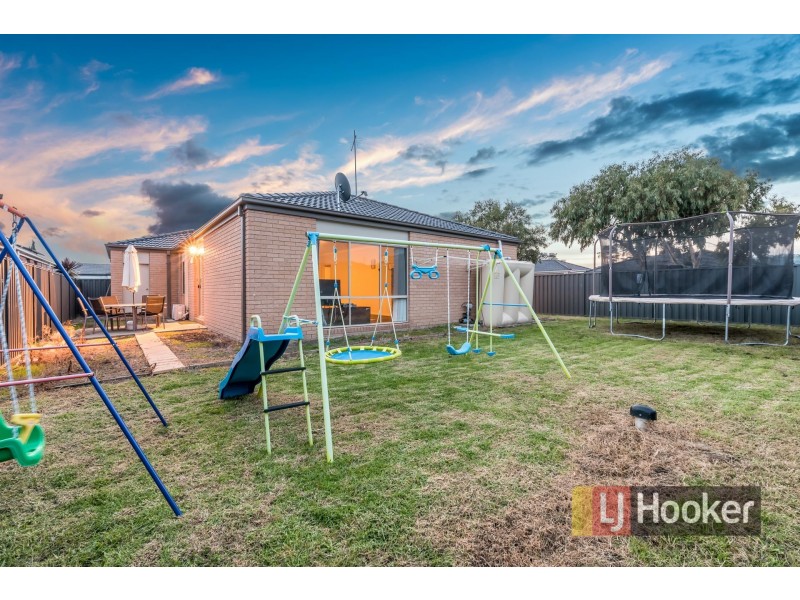 10 Persimmon Lane, Pakenham VIC 3810