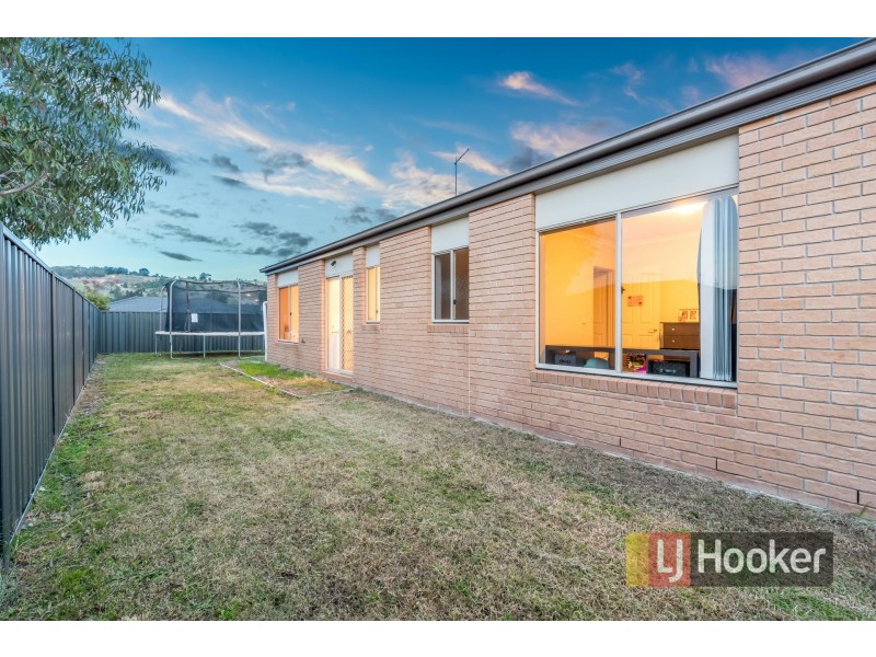 10 Persimmon Lane, Pakenham VIC 3810