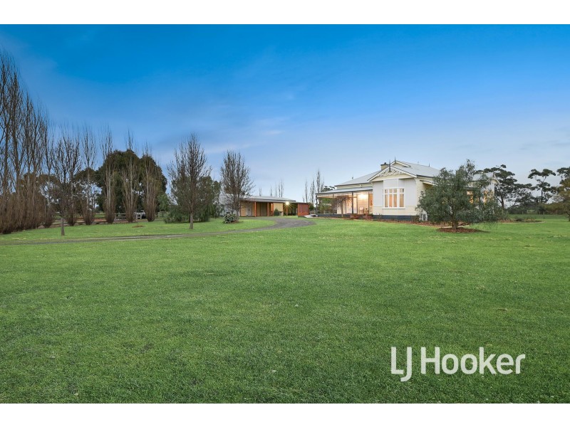 75 Hall Road, Pakenham South VIC 3810