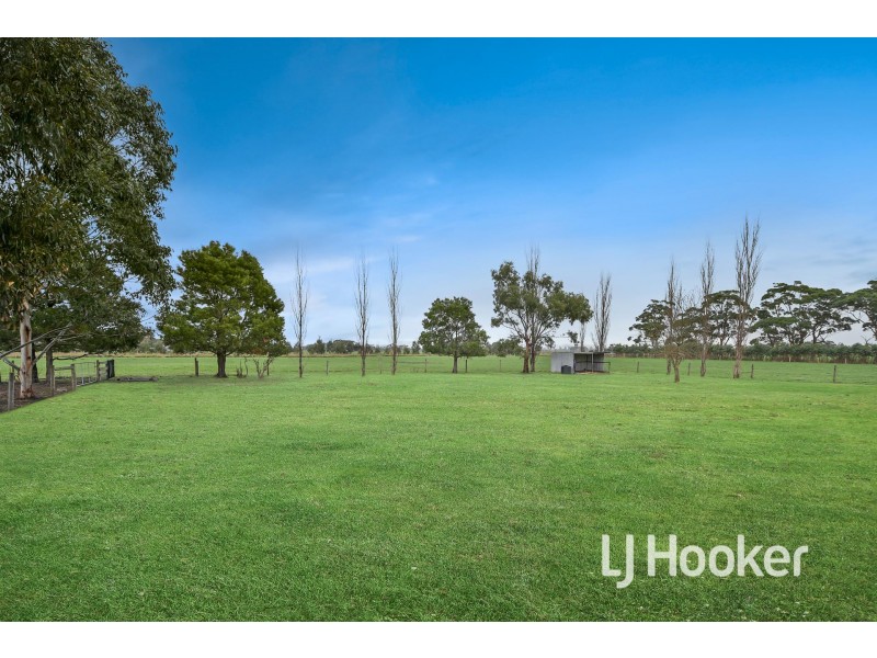75 Hall Road, Pakenham South VIC 3810